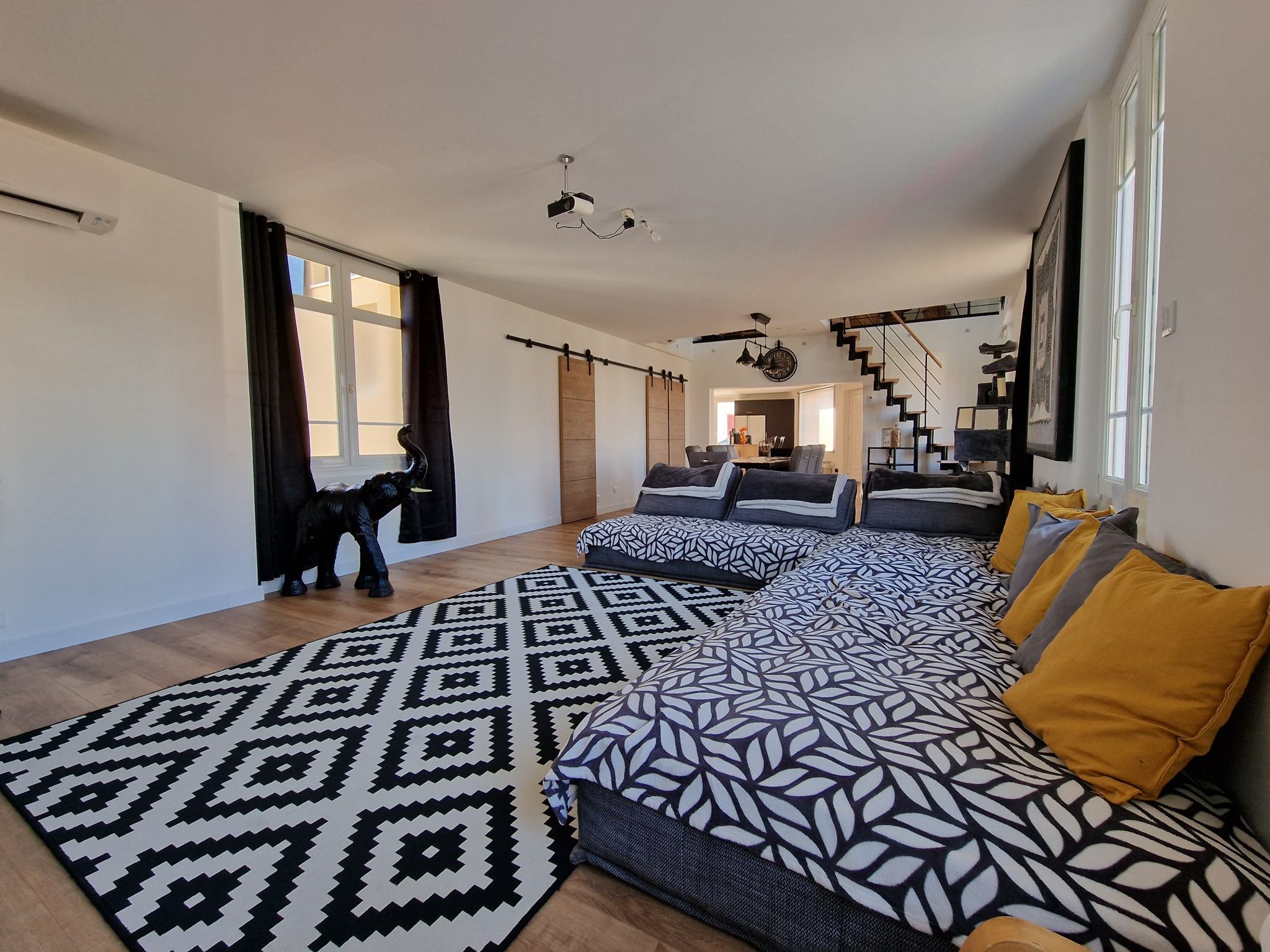 BEL ENSEMBLE IMMOBILIER RENOVE A 4KMS DE LA PLAGE